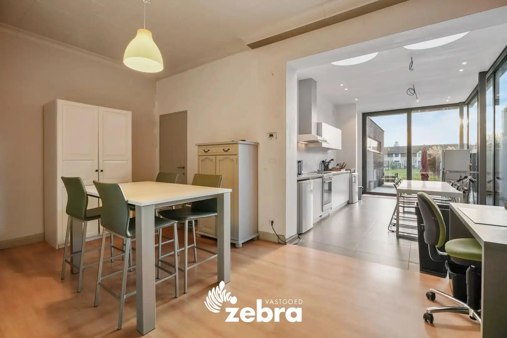 Ruime woning met mogelijkheid tot 4 slaapkamers te Roeselare! foto 4