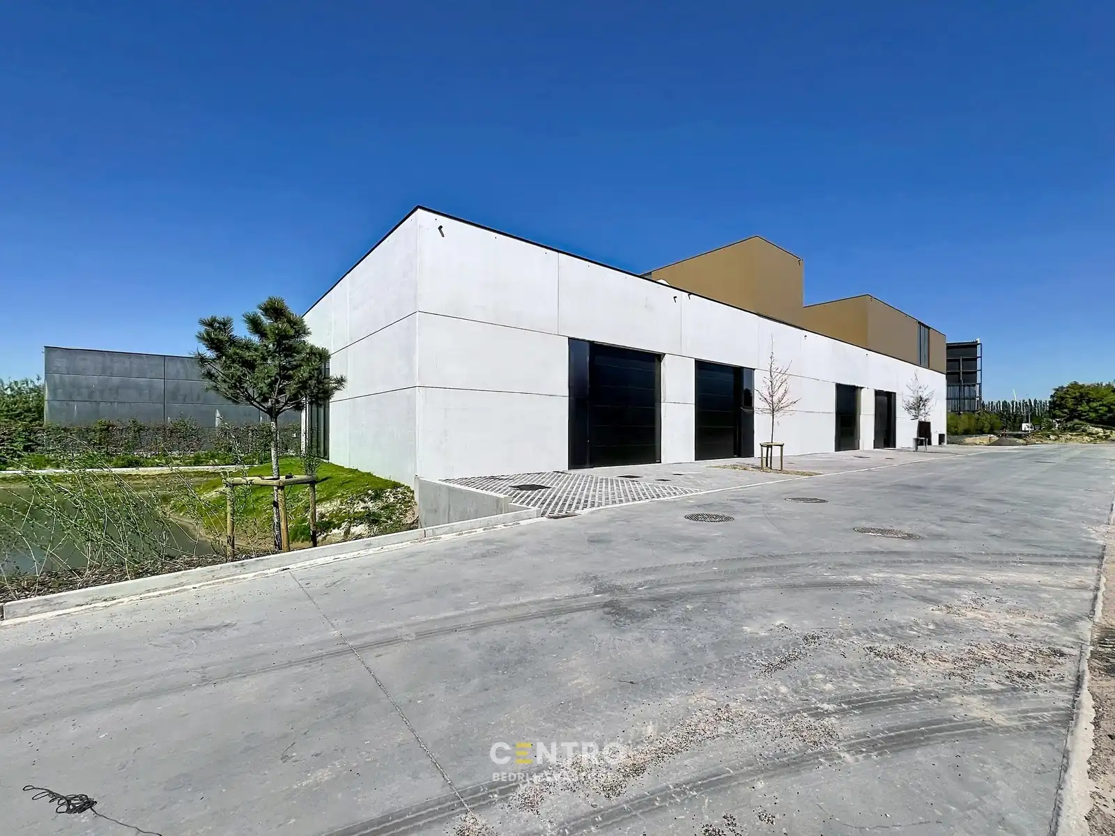 Nieuwbouw casco KMO-unit met kantoorruimte bovenop de loods en mogelijkheid tot prachtig dakterras ! foto 2