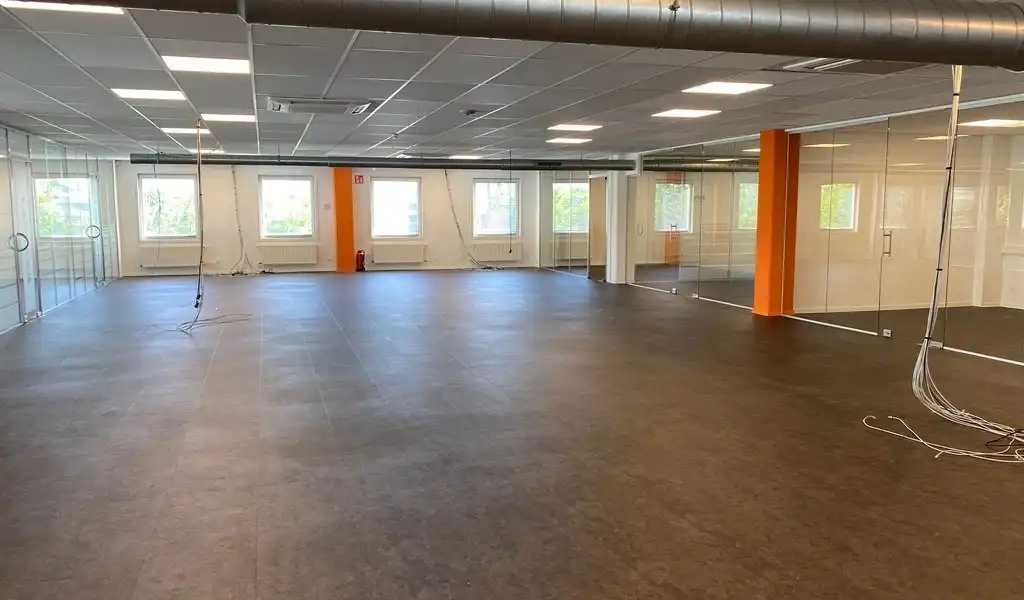 Ingedeeld kantoorverdiep te huur nabij N47 in Lokeren foto 4