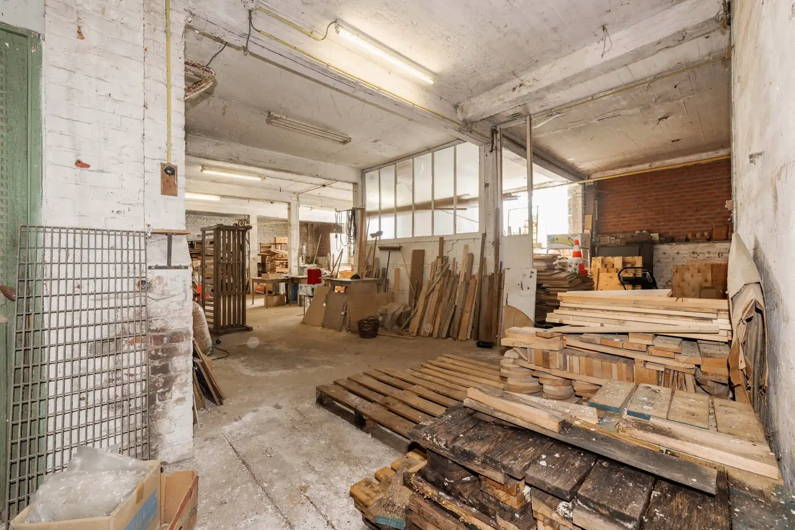 Uniek eigendom met karaktervolle woning en ruime loods op uitstekende ligging in Pittem! foto 46