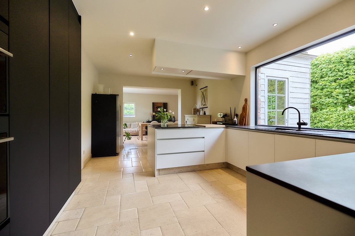 Hedendaags landelijk en rustig wonen in deze opmerkelijke villa met aangelegde tuin. foto 8