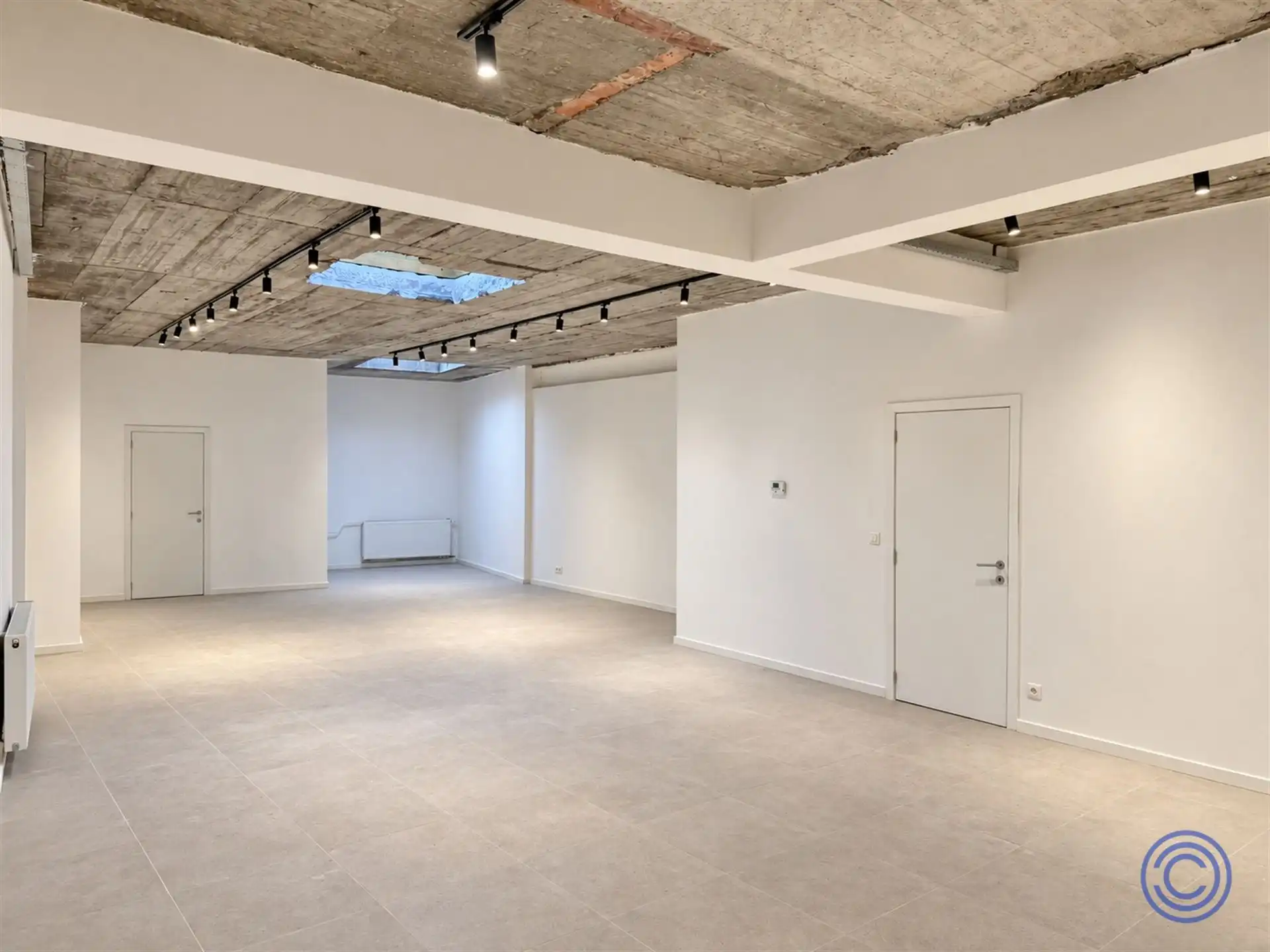 Ruim gerenoveerd handelspand van ca. 180 m² op toplocatie aan de Mechelsesteenweg! foto 4