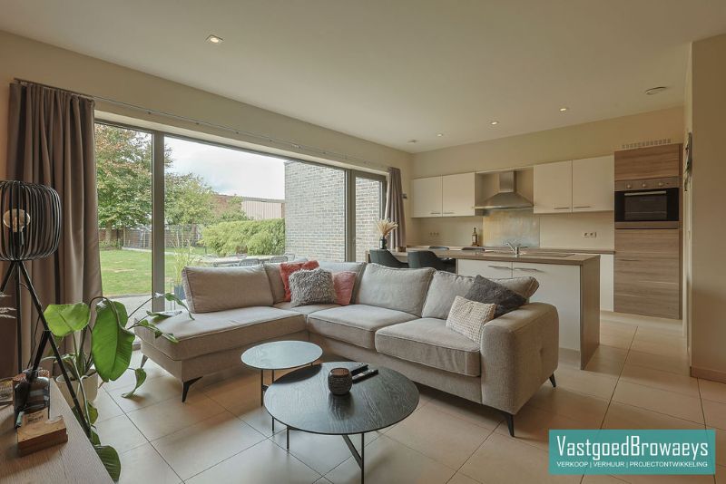 Instapklare ruime rijwoning met 3 slaapkamers foto 10