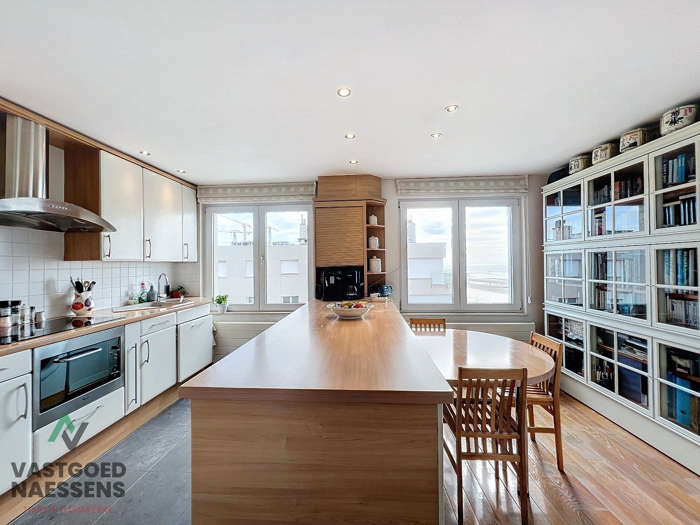 SCHITTEREND HOEK-APPARTEMENT MET PANORAMISCH ZICHT foto 11