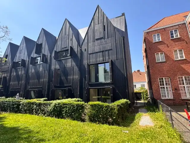 STAPELWONING met GARAGE te BRUGGE foto {{pictureIndex}}