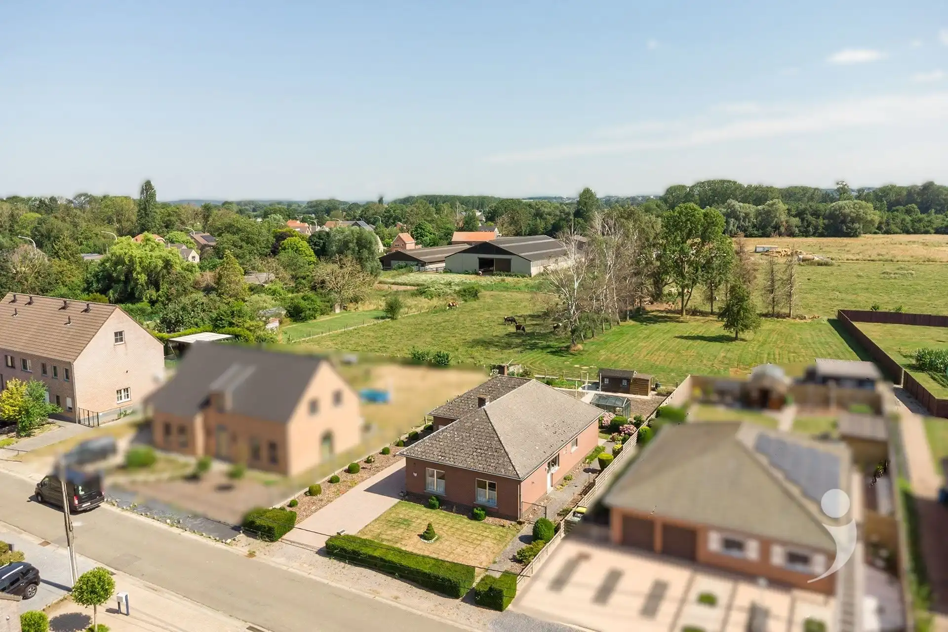 Te renoveren alleenstaande woning met zuidgerichte tuin en weids uitzicht foto 24