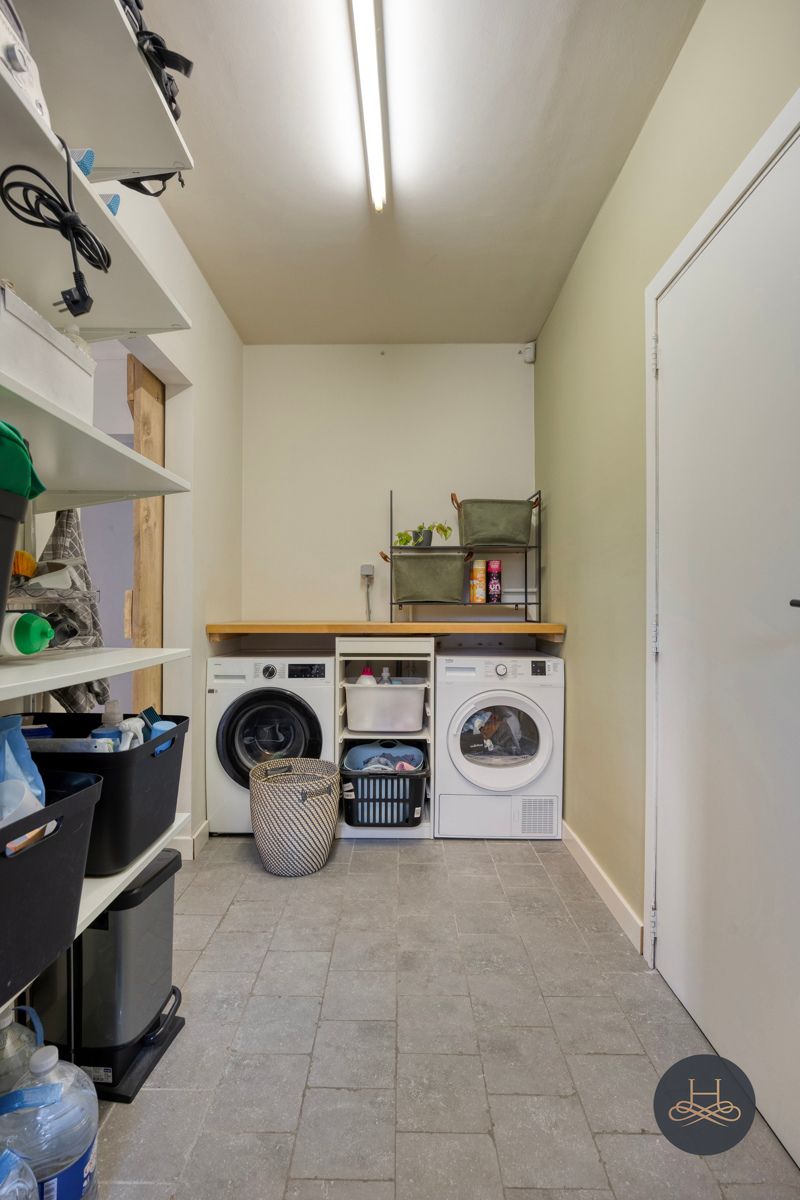 Gerenoveerde en energiezuinige open bebouwing in groene wijk foto 38