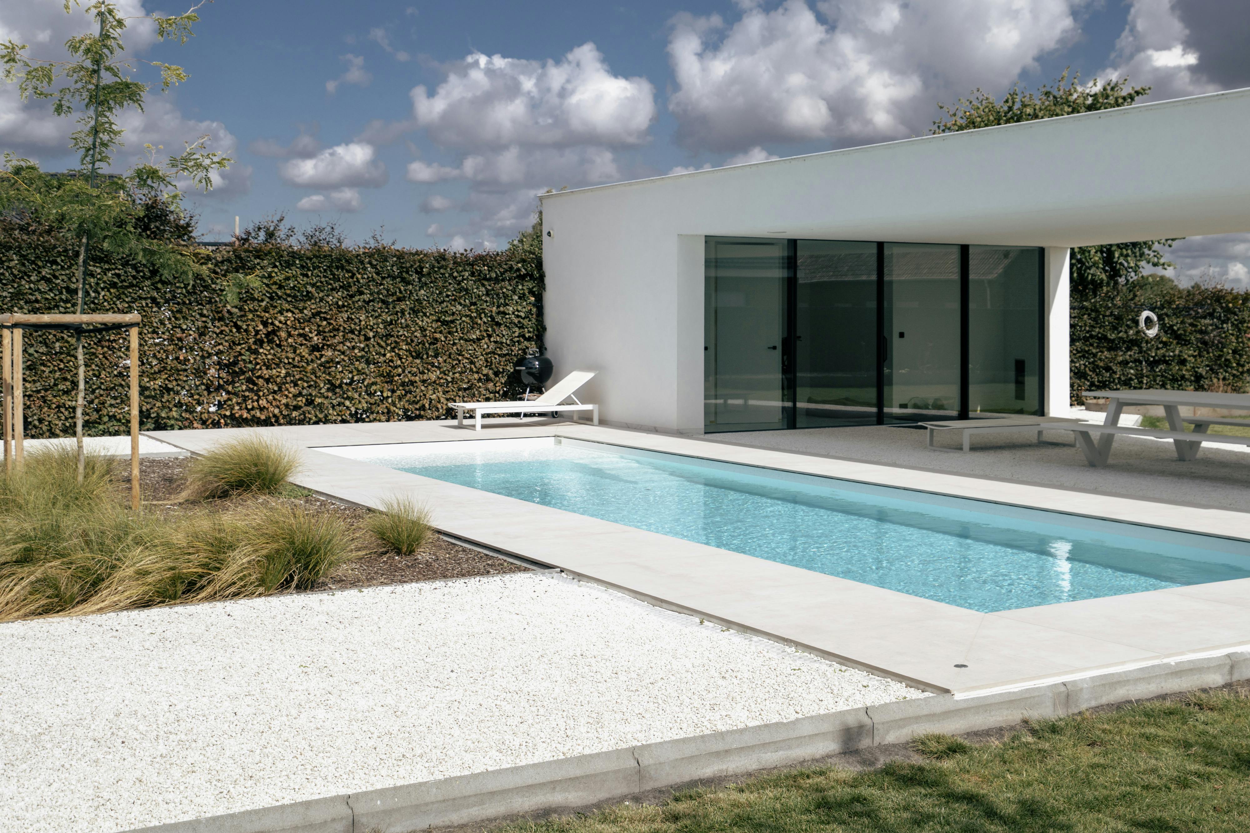 Hypermoderne strakke villa met zwembad in Gits foto 41