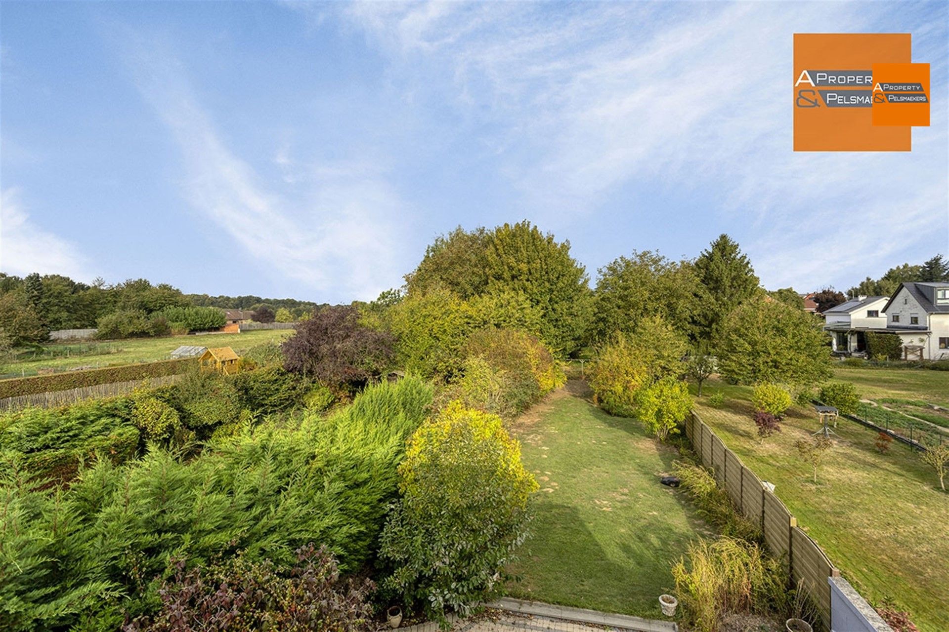 Ruime en instapklare woning met prachtige tuin in Duisburg foto 20