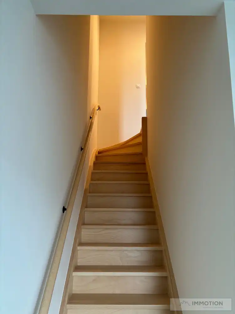 Recente woning met 3 slaapkamers en parking te huur in centrum Kortrijk foto 8