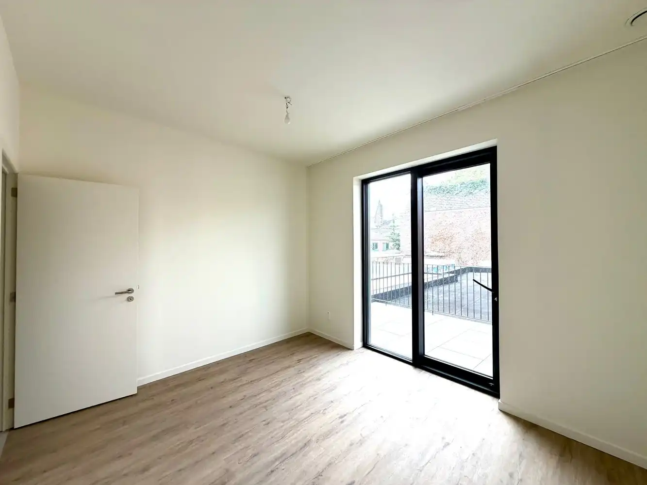 COMPLEET VERNIEUWD (1E VERDIEP) energiezuinig app. MET GROOT TERRAS. foto 17
