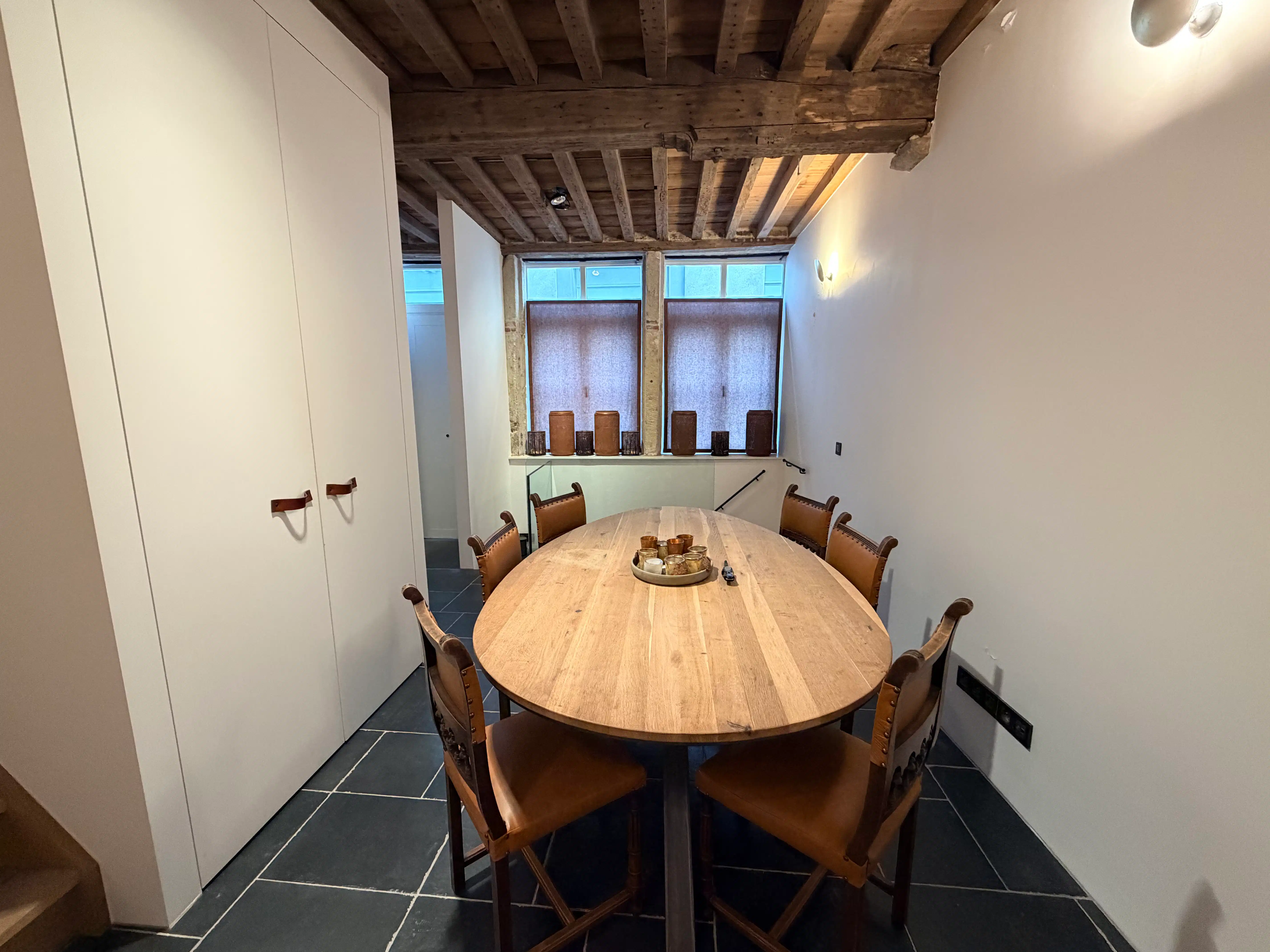 --- NIEUW --- Ideale cohousing woning: high-end gerenoveerde 2-slaapkamerwoning met elk een eigen douche in centrum Gent! foto 5