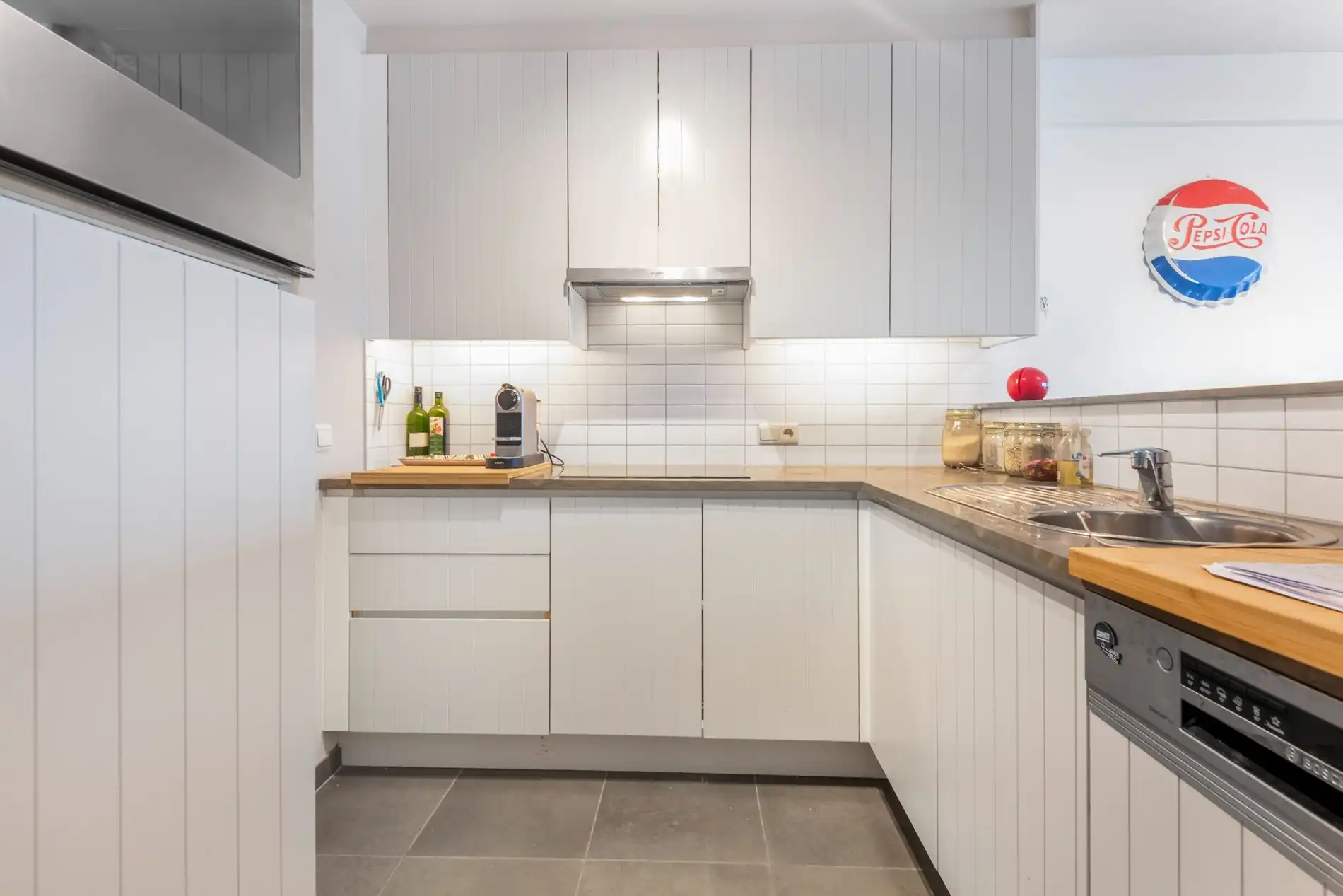 Recent en modern appartement met 2 slpk. gelegen op de belangrijkste winkelstraat van Knokke op wandelafstand van de zeedijk.  foto 8