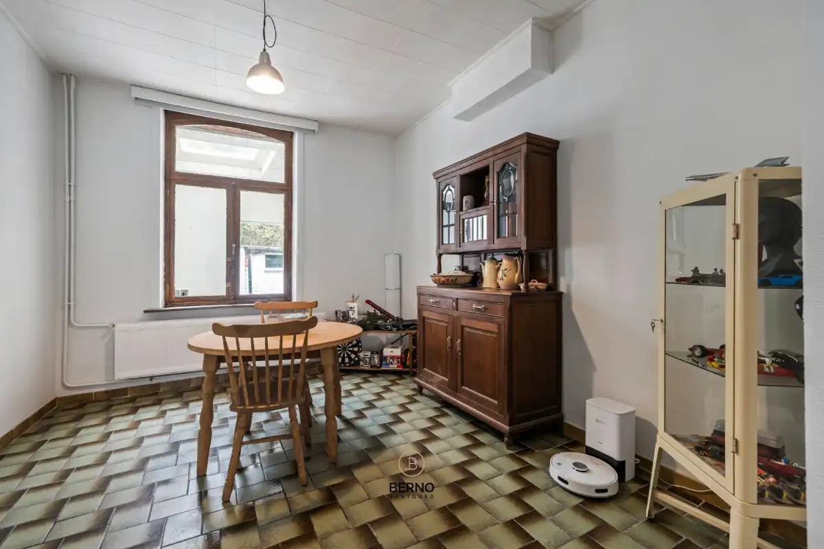 Rustig gelegen woning met 3 slaapkamers en ruime garage. foto 4