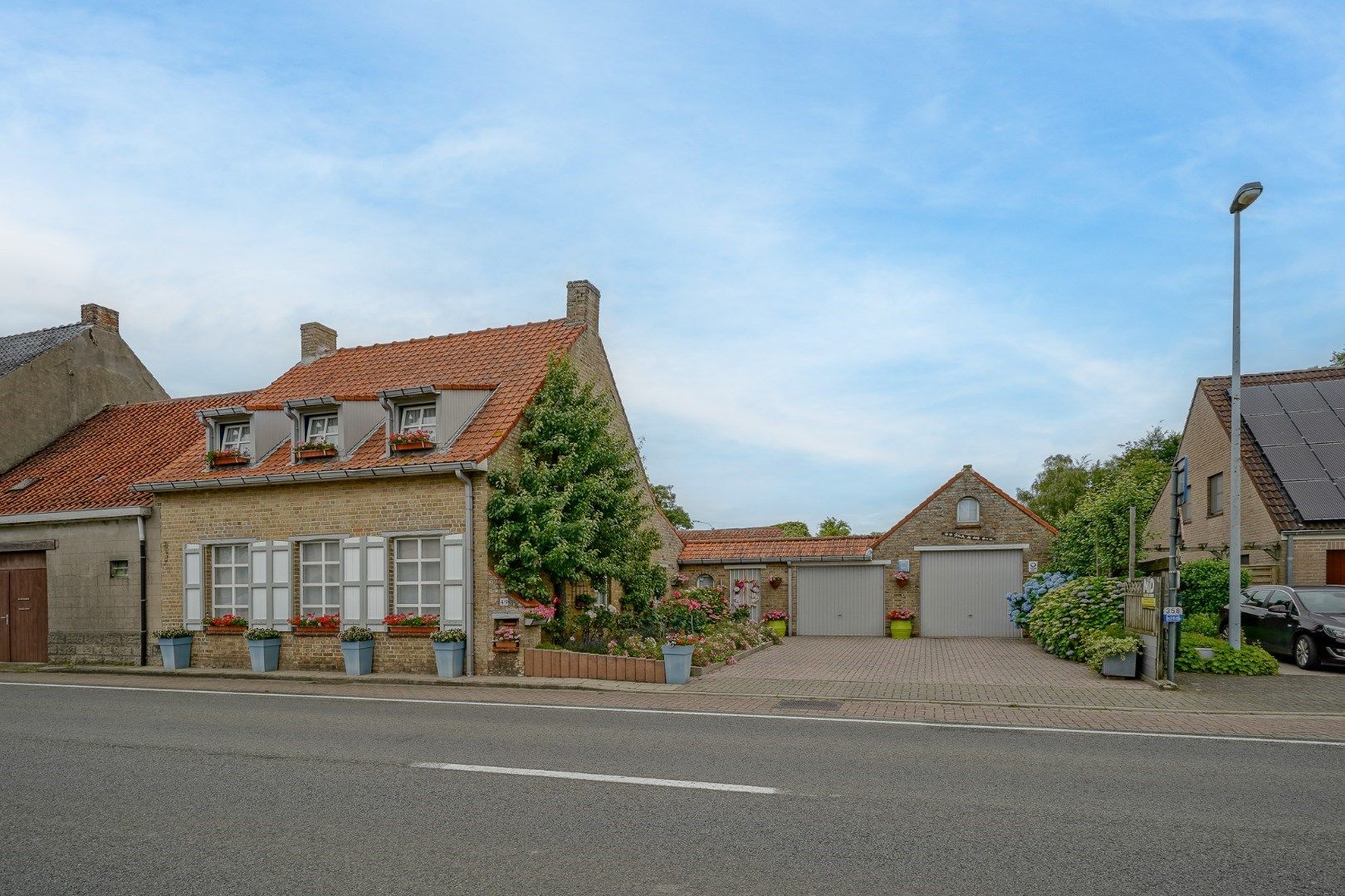 Ruime woning met drie slaapkamers - met loods/garage  foto 21
