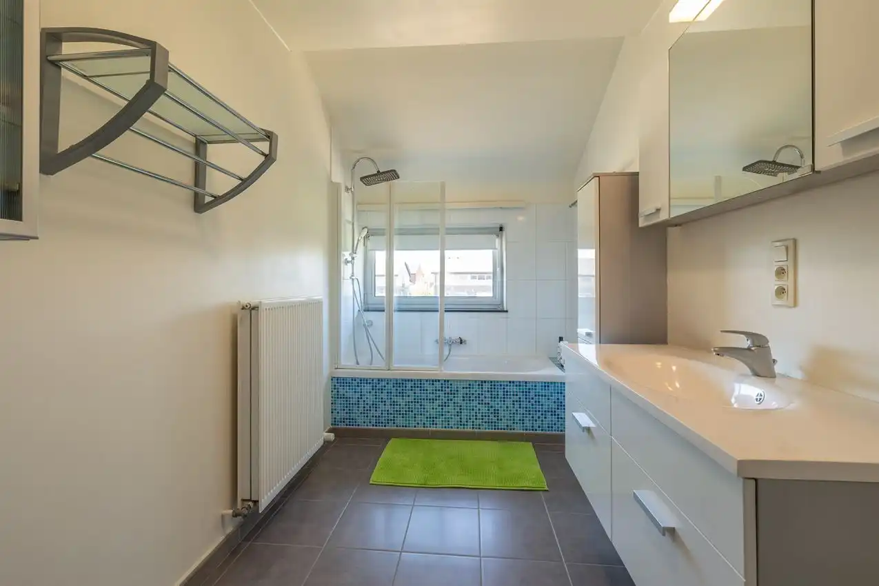 Recente gezinswoning 4 slk in doodlopende straat foto 22