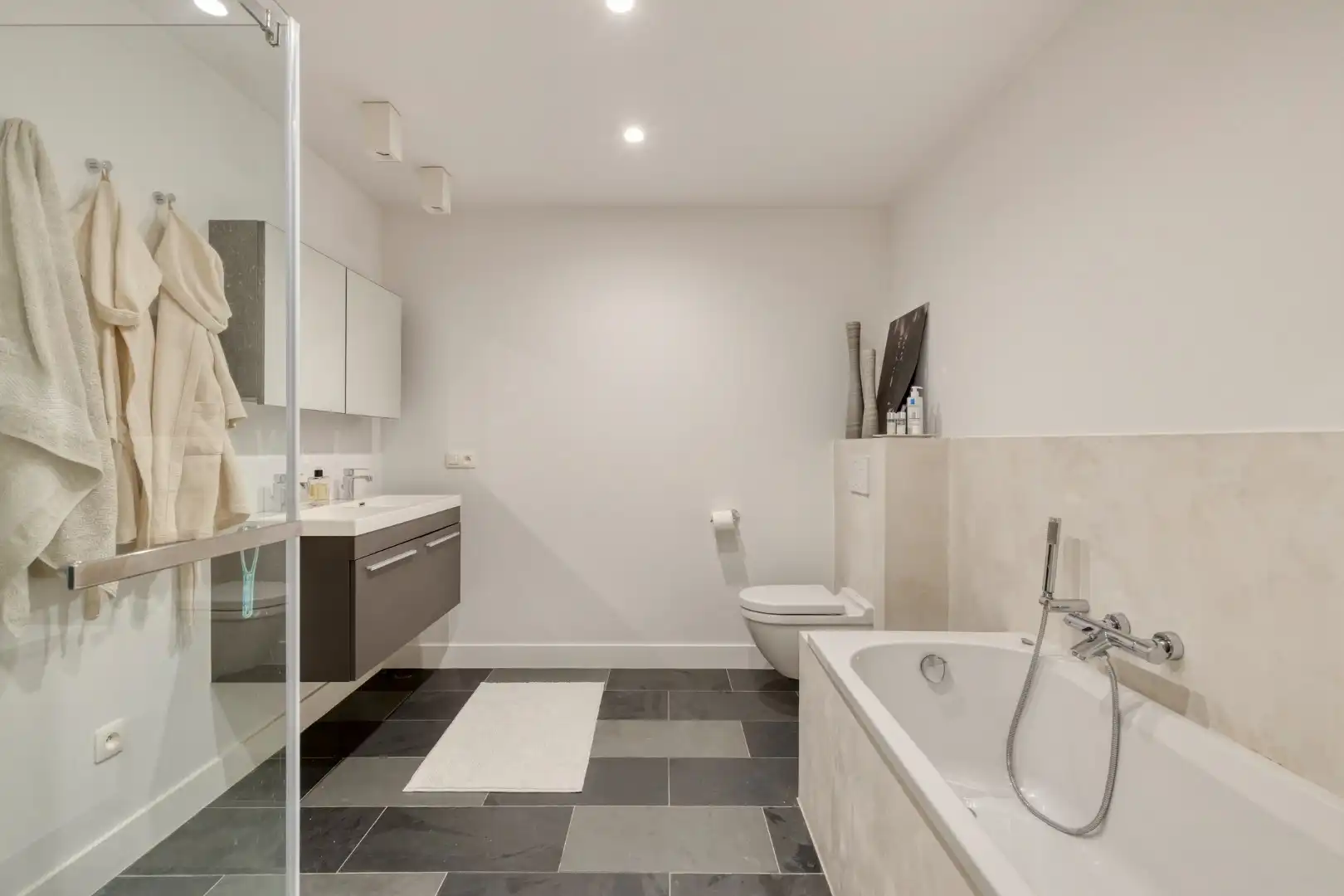 ENERGIEZUINIGE-INSTAPKLARE woning met GARAGE foto 7