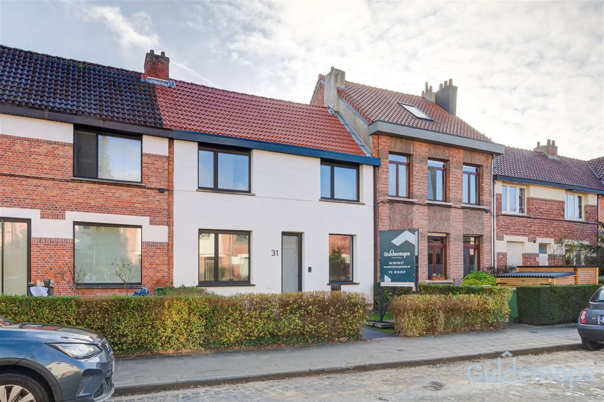 knappe, vernieuwde gezinswoning met tuin in hartje Berchem foto {{pictureIndex}}