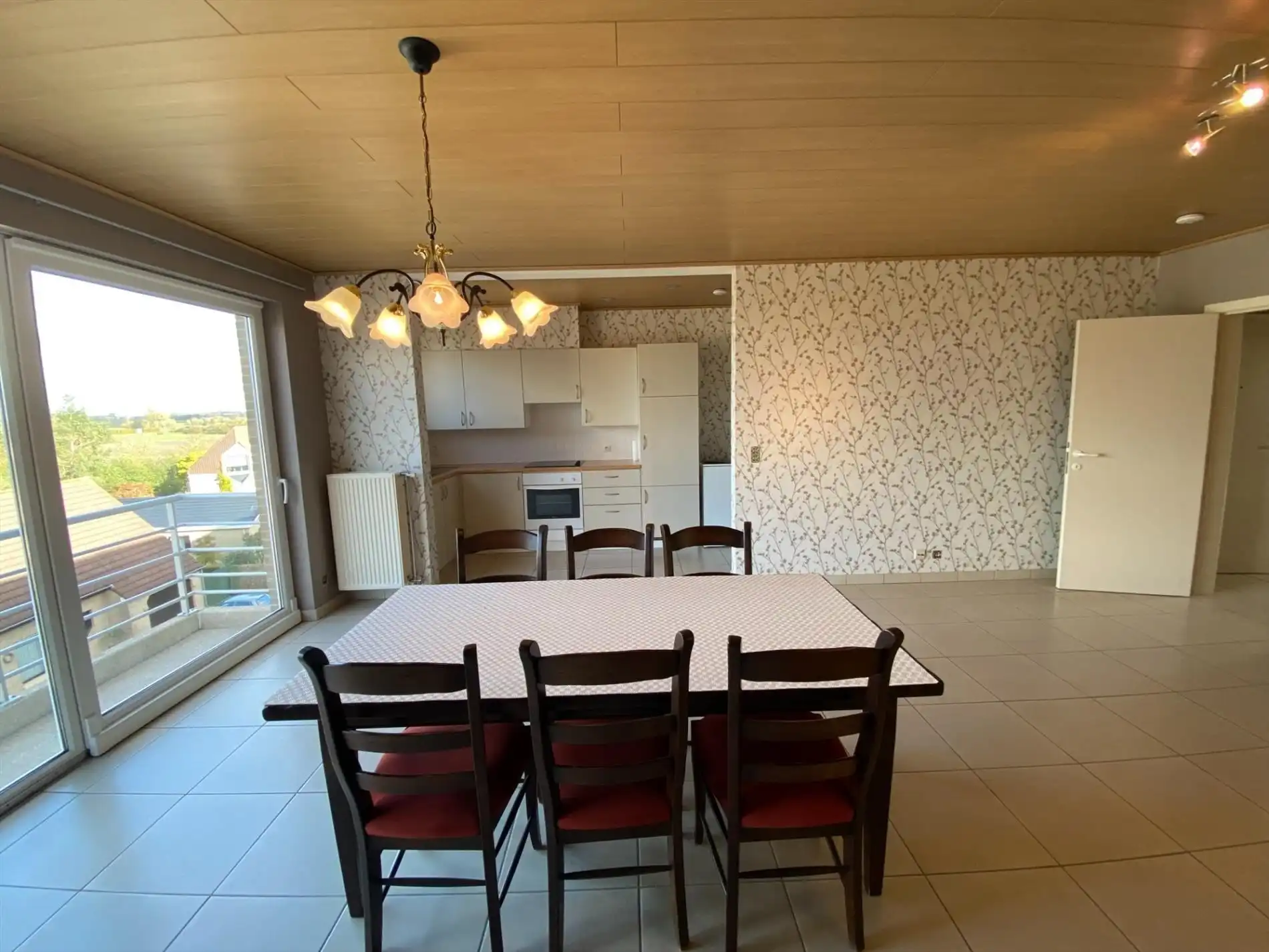 Goed onderhouden appartement met 2 slaapkamers en 2 terrassen foto 3