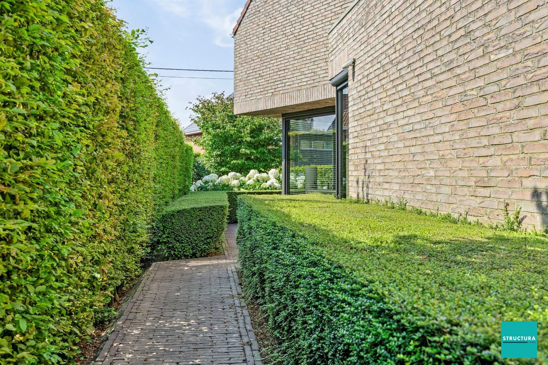 ONDER COMPROMIS: Instapklare woning met hedendaagse inrichting te centrum Asse foto 35