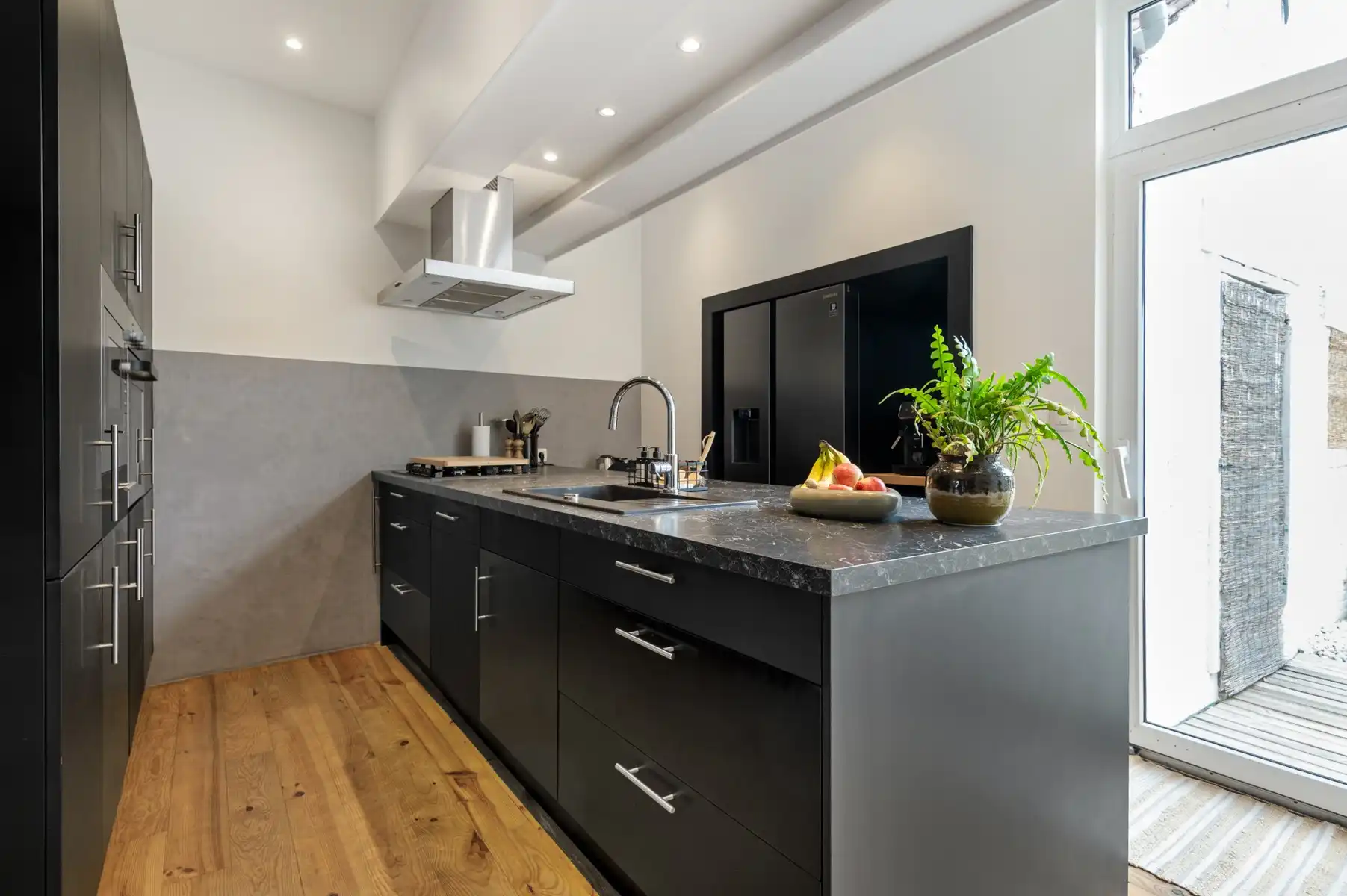 Ruime woning met 4 slaapkamers en gezellige stadstuin foto 6