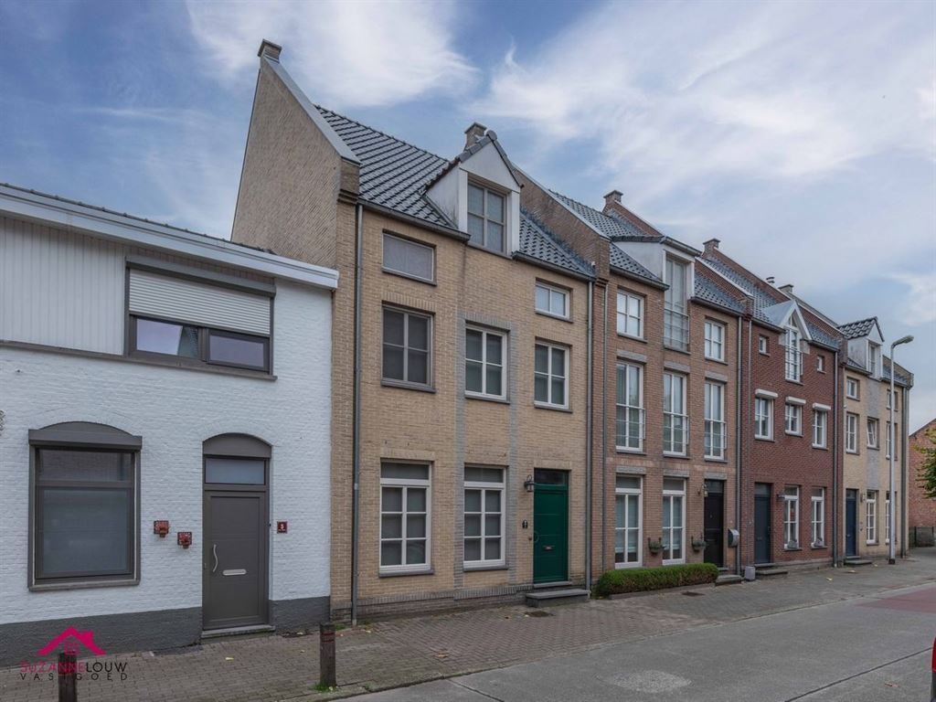 Instapklare ééngezinswoning in gesloten bebouwing foto 2