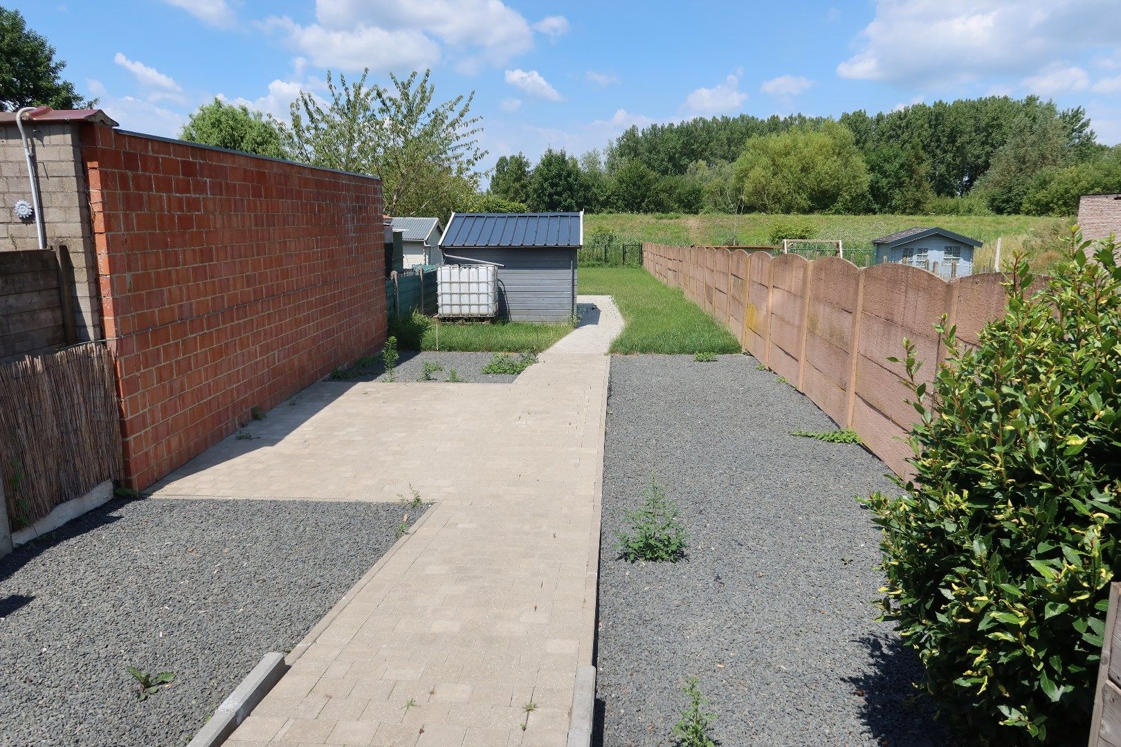 Gezellige en instapklare woning met 2 slk en grote tuin foto 9