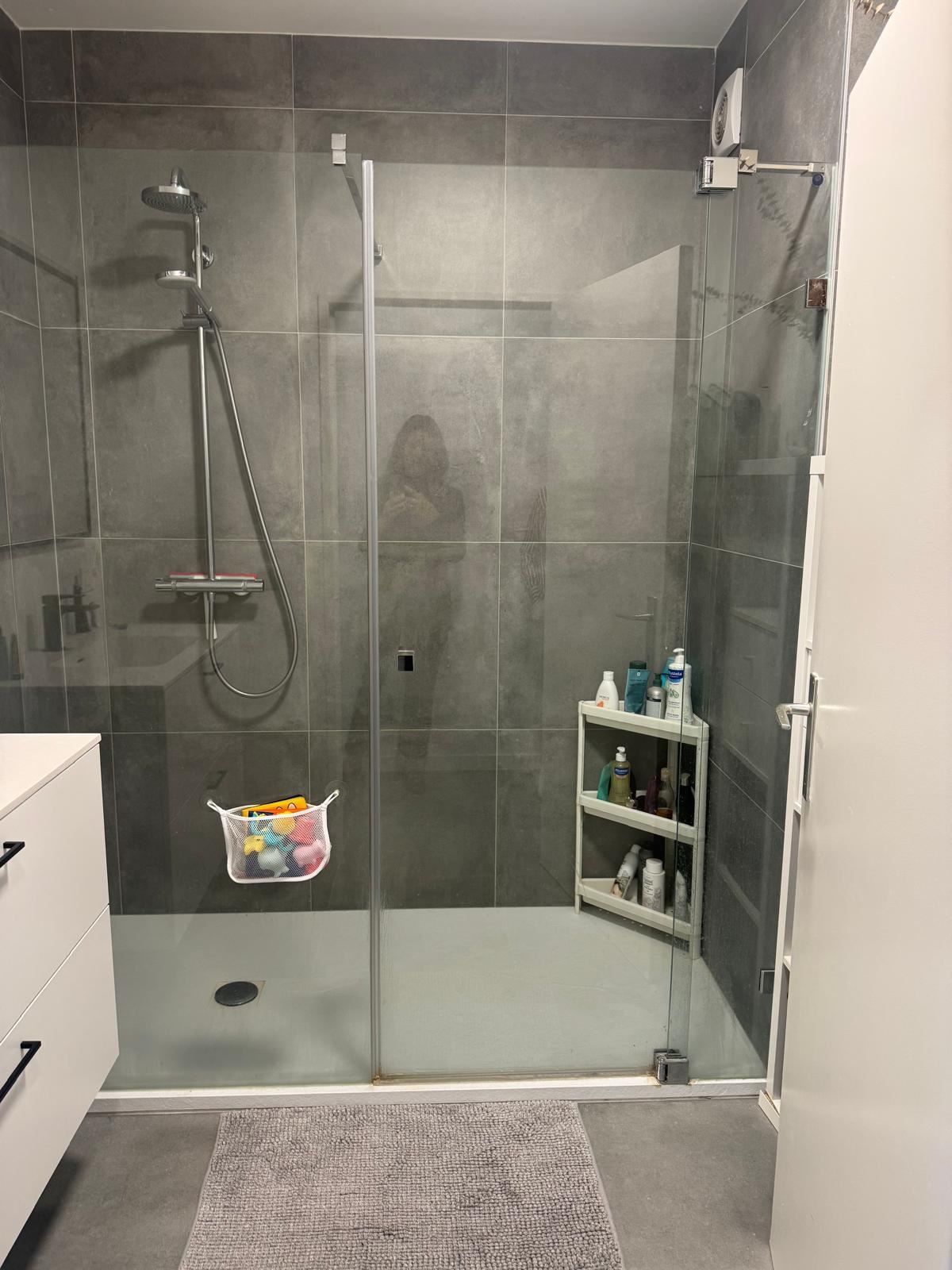 Mooi gerenoveerd 2 slaapkamer appartement foto 20