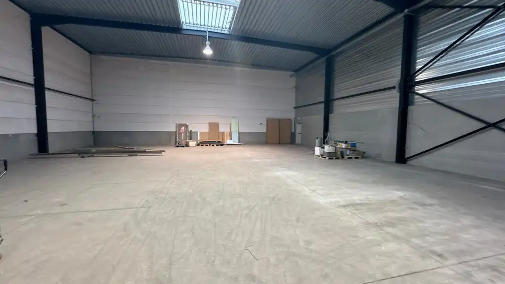 Loods met laadkade en kantoor te huur in Mechelen-Noord I foto 6