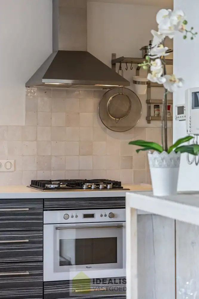 IDEALIS VASTGOED - HEERLIJK GELIJKVLOERS VAKANTIE-APPARTEMENT TE ZEEBRUGGE-BAD OP WANDELAFSTAND VAN HET STRAND EN DE DUINEN! EEN FIJNE PLEK BESTAANDE UIT EEN LICHTRIJKE LEEFRUIMTE MET OPEN KEUKEN EN BERGING, 1 RUIME SLAAPKAMER, 1 INPANDIGE KINDERKAMER, EEN EXTRA RUIM TERRAS EN EEN GOED TOEGANKELIJKE ONDERGRONDSE PARKEERPLAATS (AUTOLIFT) EN KELDERBERGING! foto 19