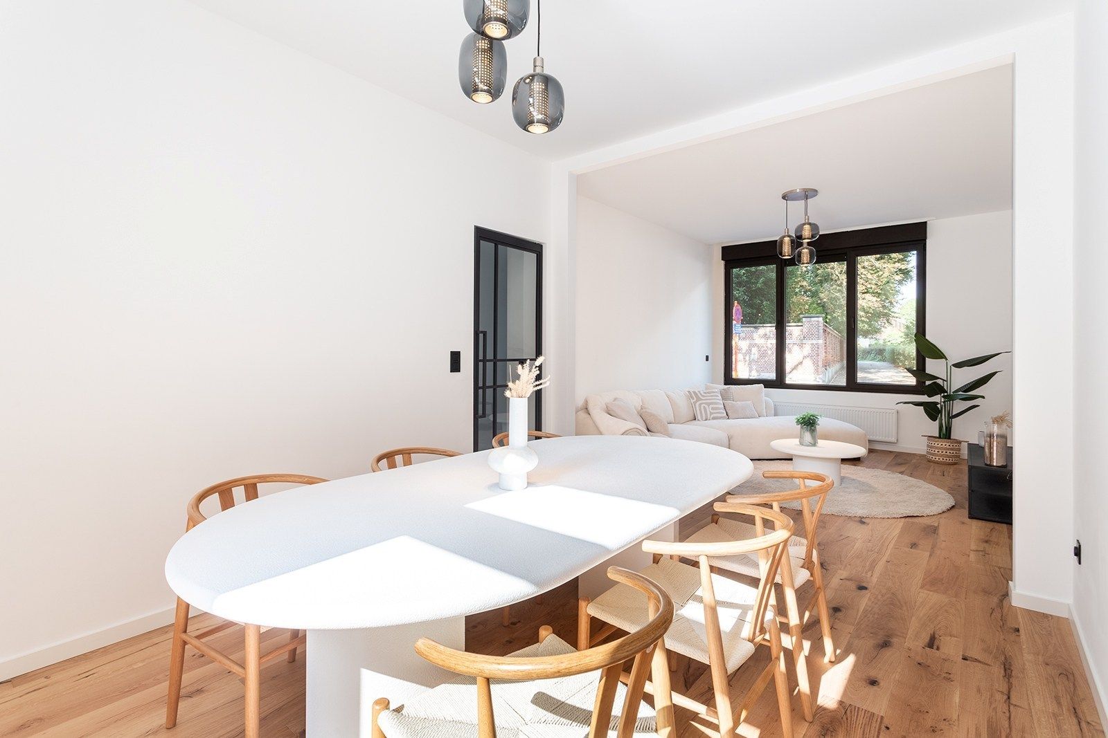 Tiptop gerenoveerde woning met tuin foto 2