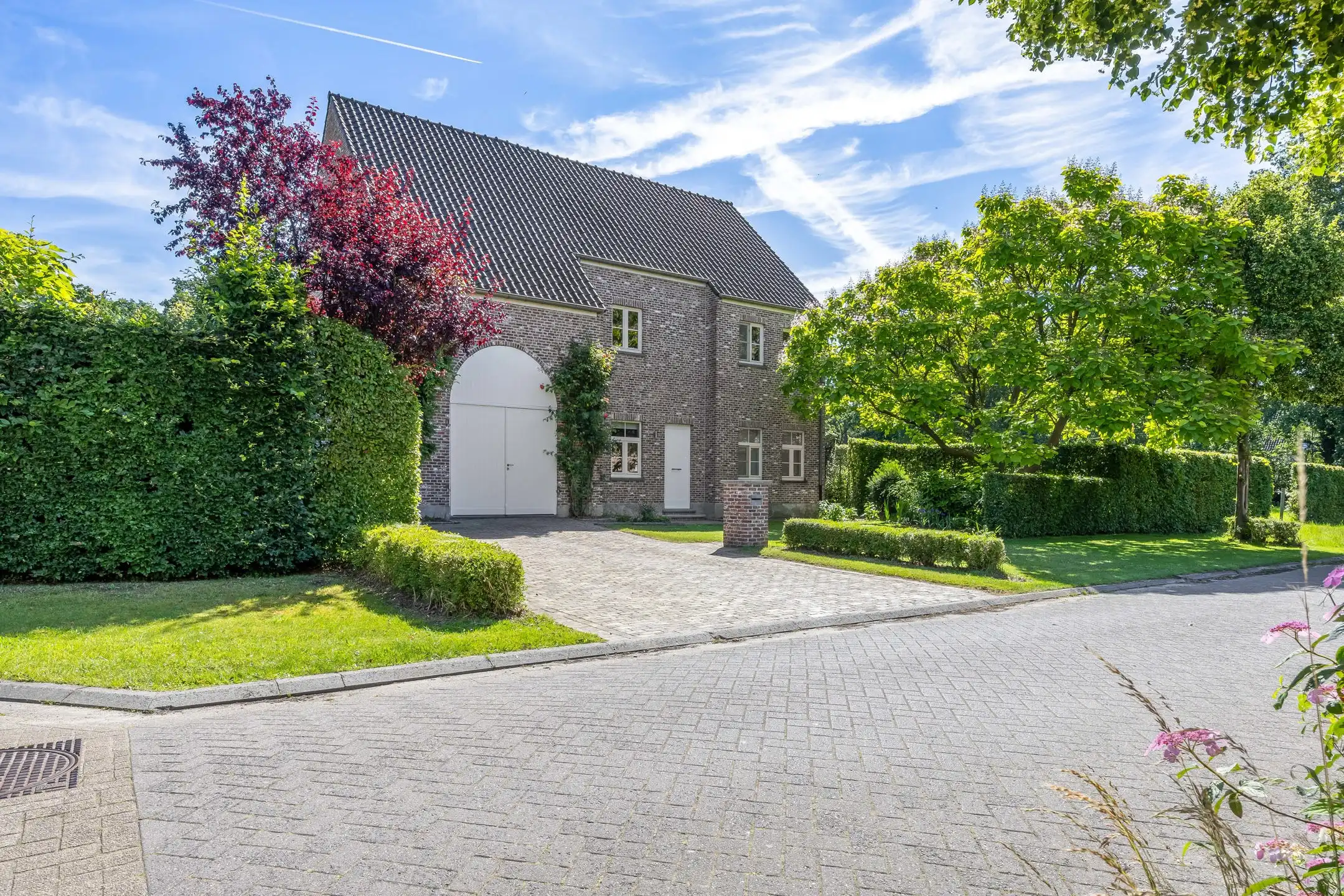 Rustig gelegen villa met prachtige tuin en zwemvijver foto 2