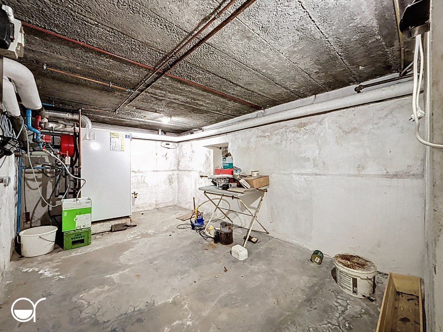 Te renoveren woning met magazijn, tuinhuis en dubbele garage foto 21