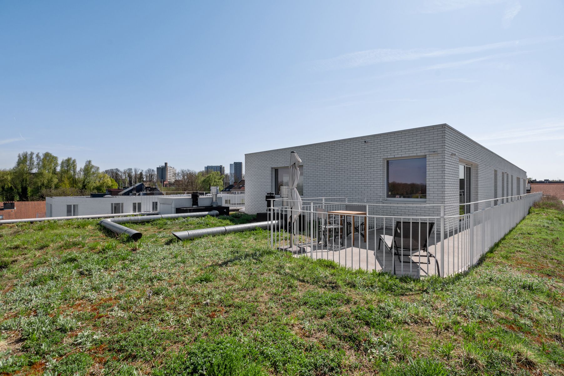Stijlvolle duplex met 2 kamers, zonnig terras & parking! foto 15