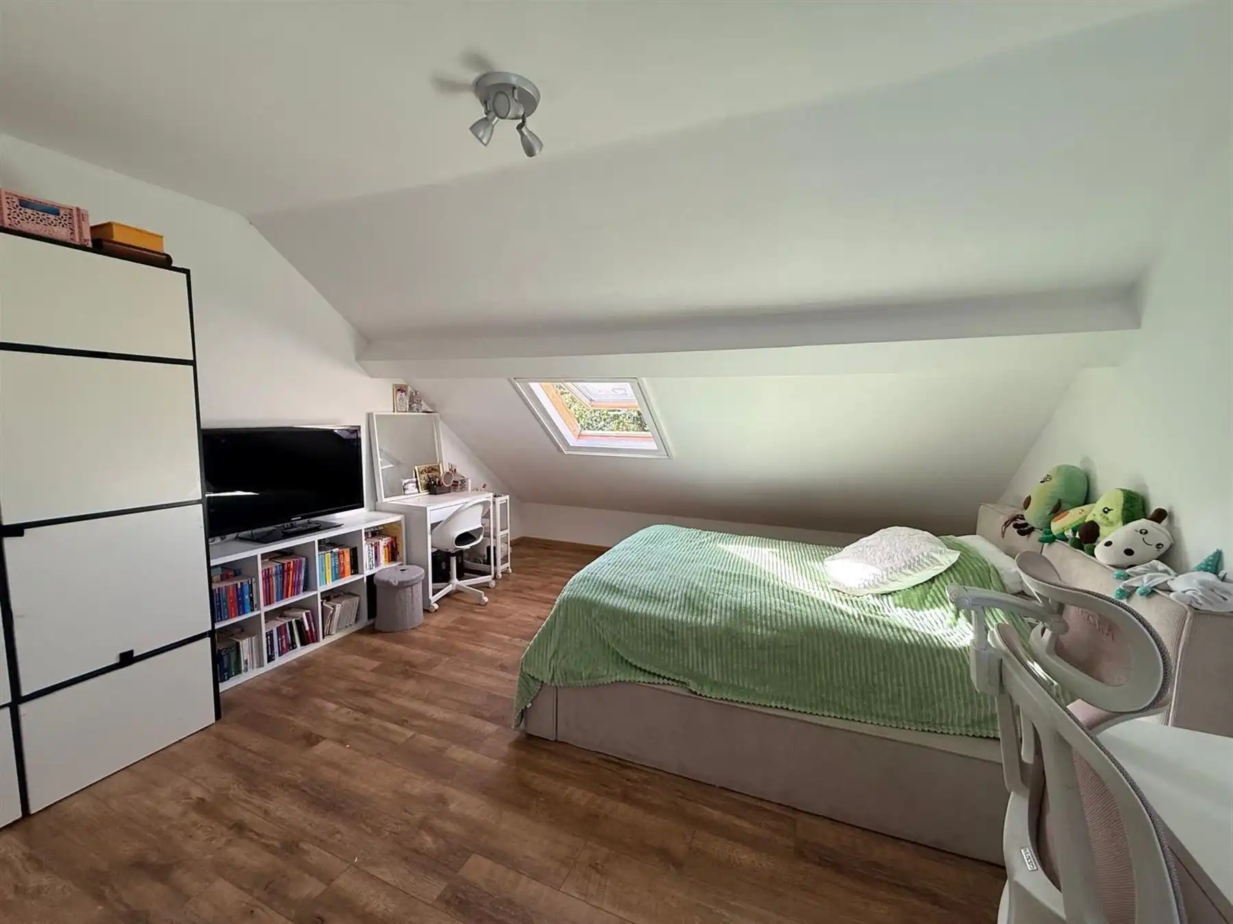 APPARTEMENT OP DE 1 E EN 2 E VERDIEPING INCLUSIEF GARAGE  foto 9