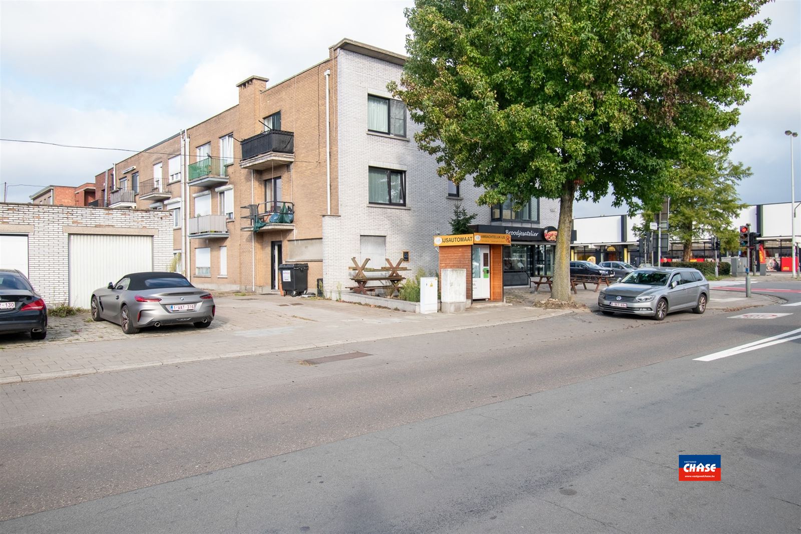 Handelspand met appartement en garagebox foto 4