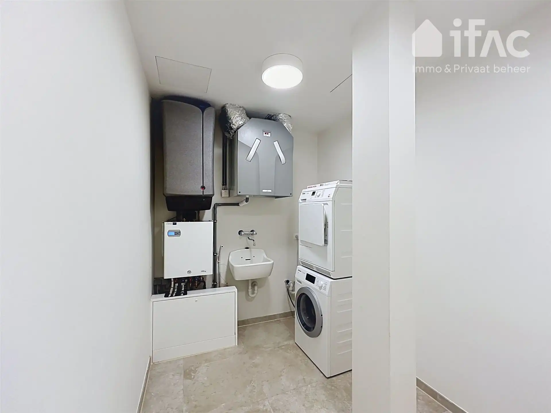 Uitstekend afgewerkt 2 slaapkamer appartement met mooi zicht foto 7