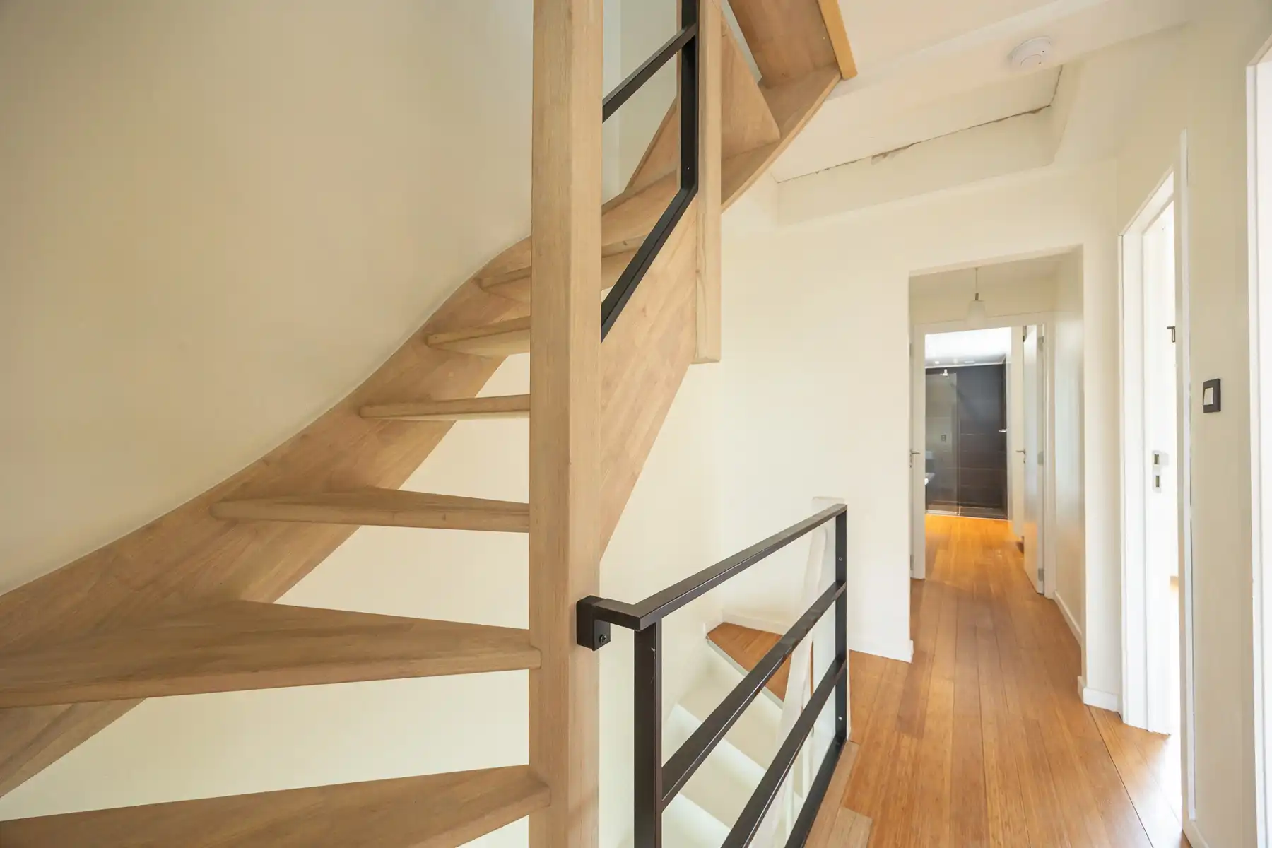 Instapklare woning met drie slaapkamers en moderne afwerking foto 19