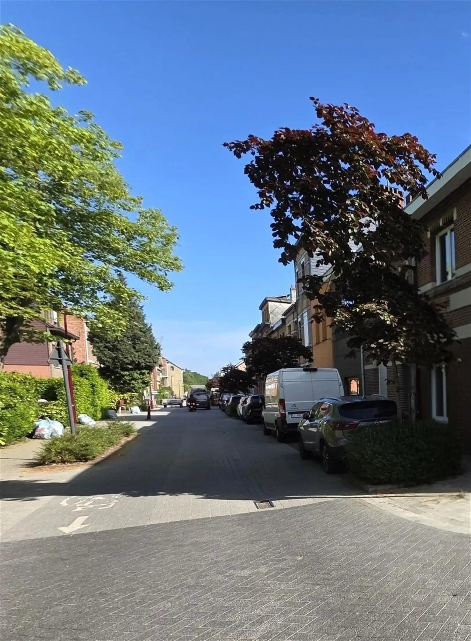 Instapklaar appartement met terras op uitstekende locatie! foto 9