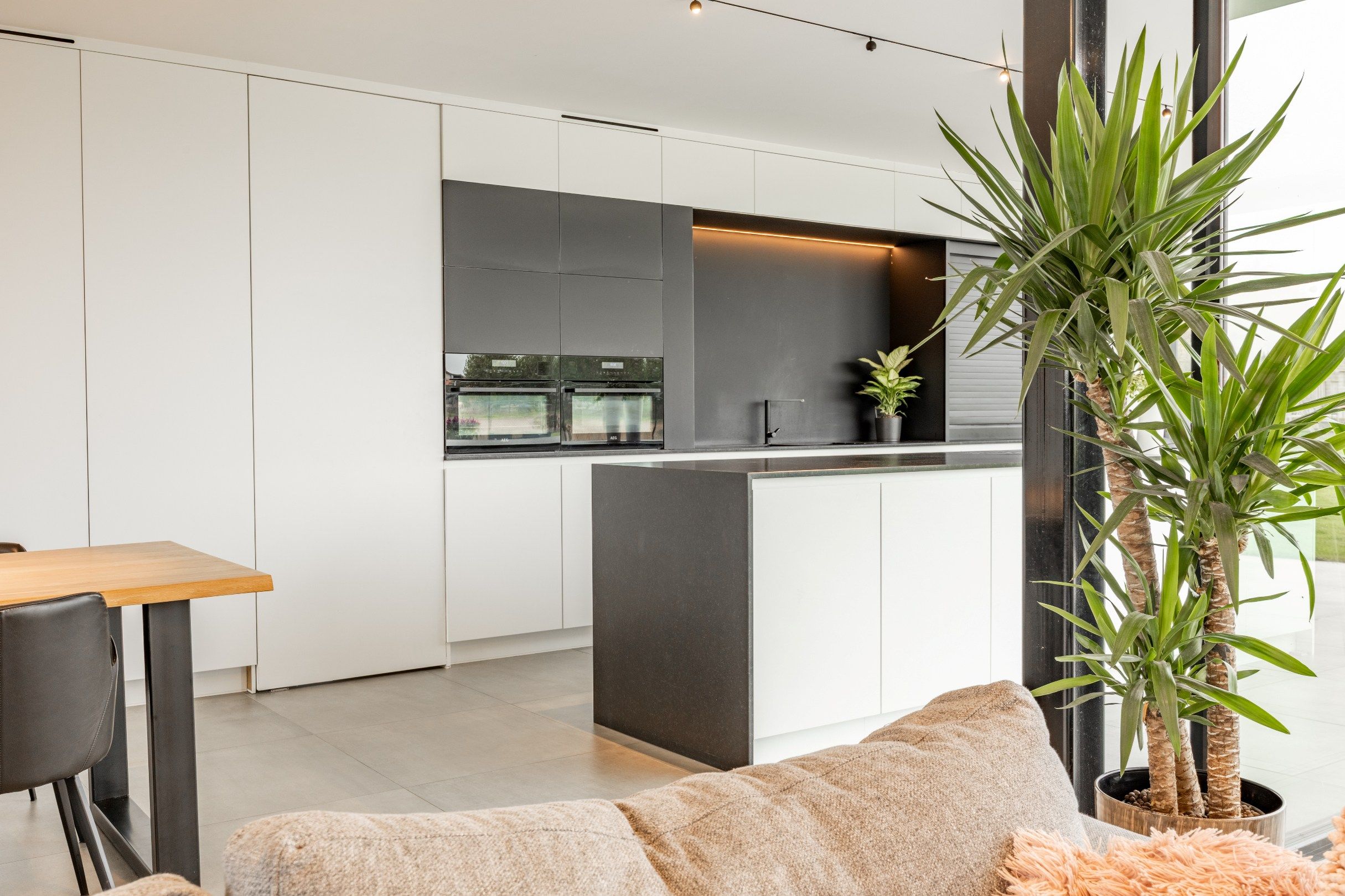 ARCHITECTURALE NIEUWBOUWVILLA OP RUIM LANDELIJK DOMEIN foto 12