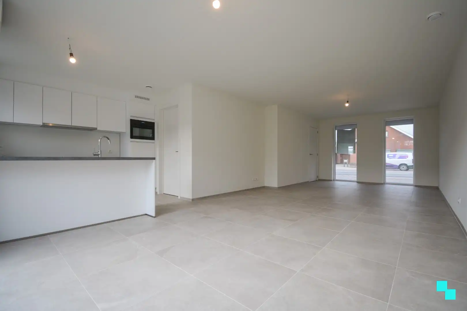 Volledig afgewerkte nieuwbouwwoning met carport te Sleihage foto 8