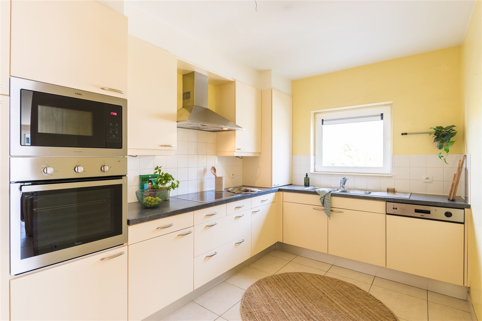 Instapklaar en ruim appartement met groene uitzichten nabij het centrum van Mortsel foto 9