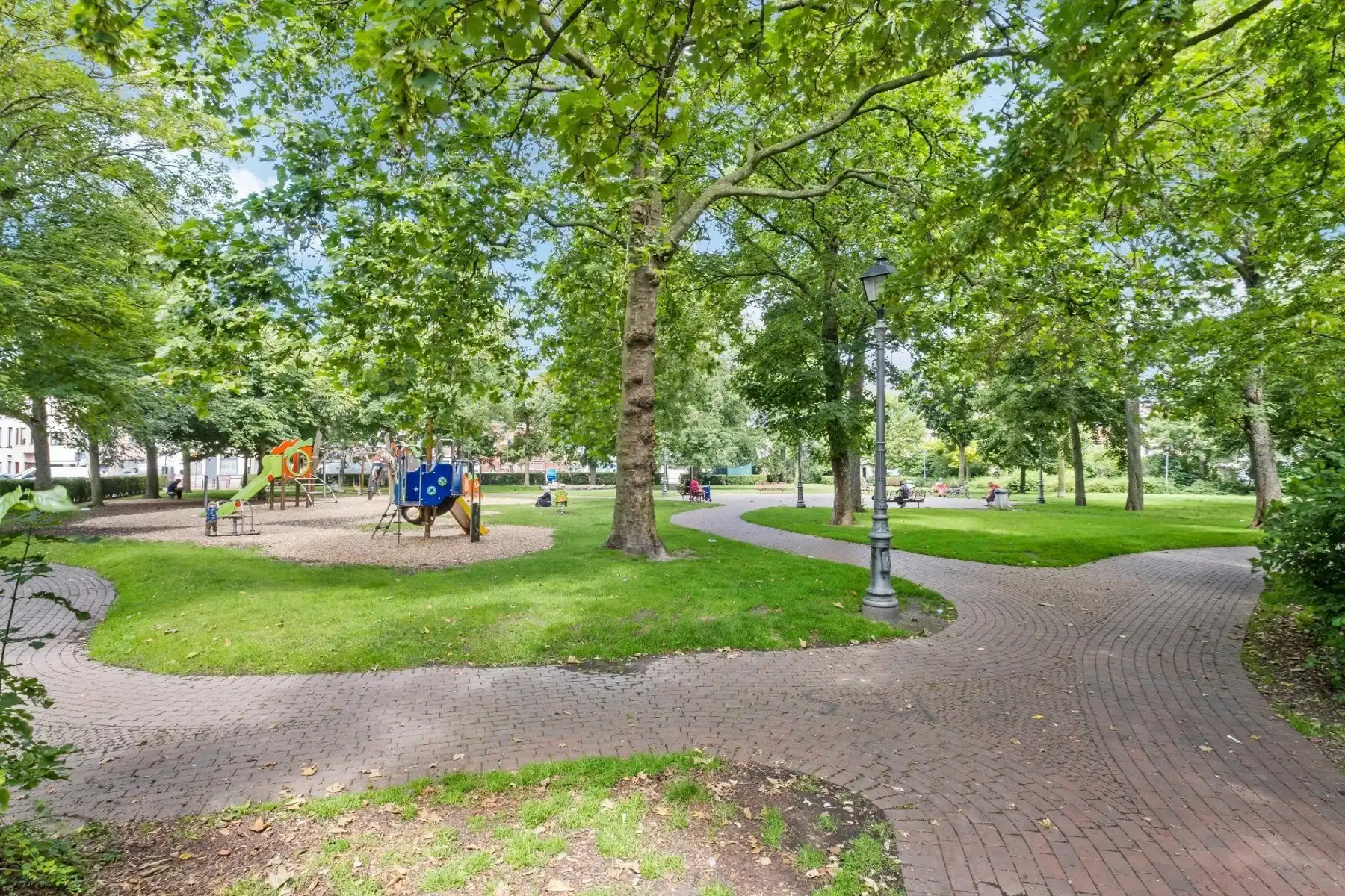 Projectgrond in een woonwijk te Oostende. foto {{pictureIndex}}