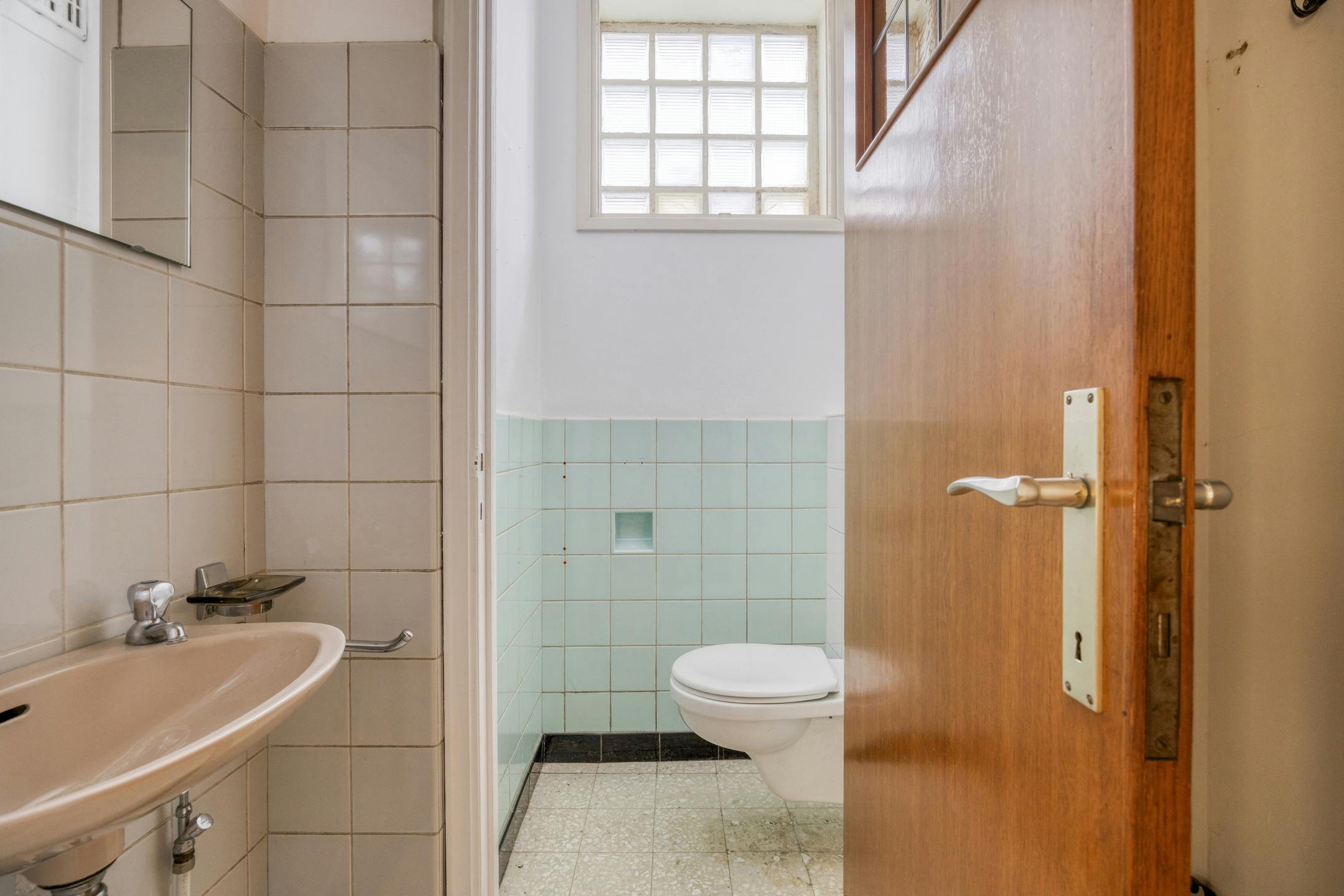 Te renoveren opbrengsteigendom met 3 appartementen en handelspand in Antwerpen foto 36