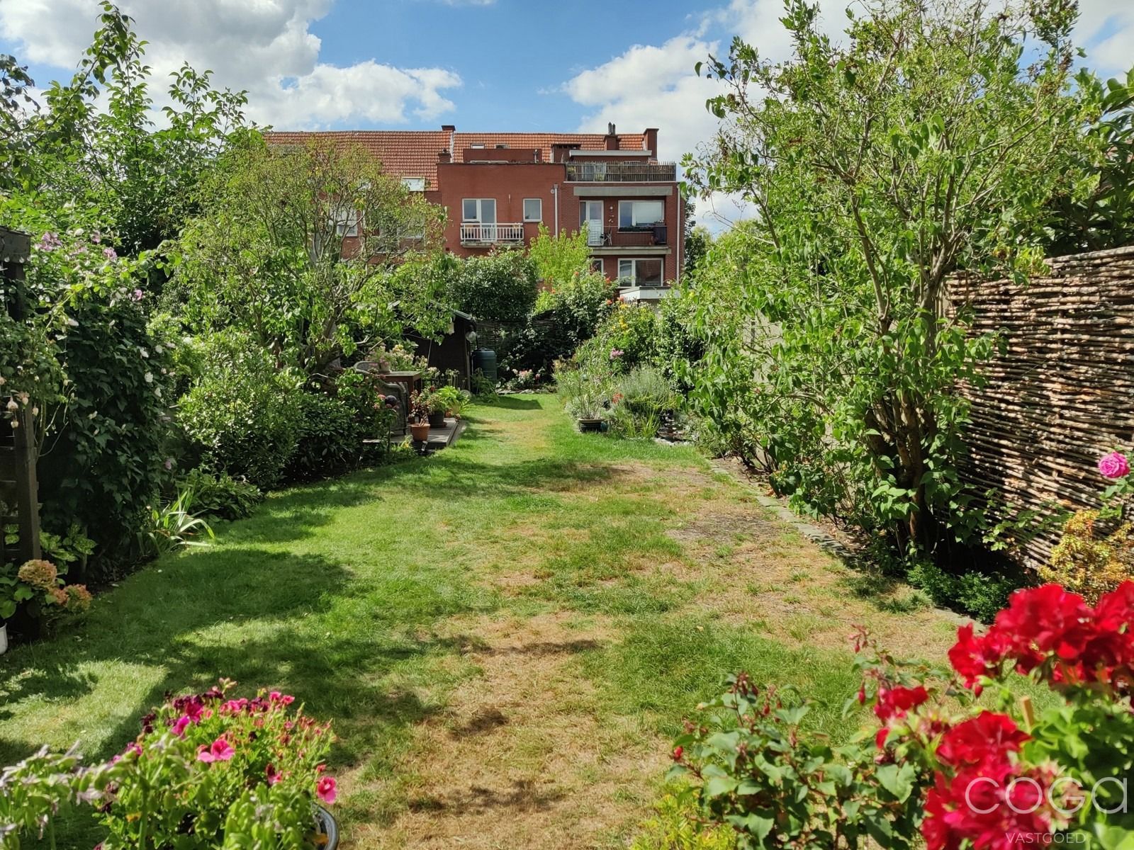 Woning met 4 slaapkamers, garage en tuin foto 28