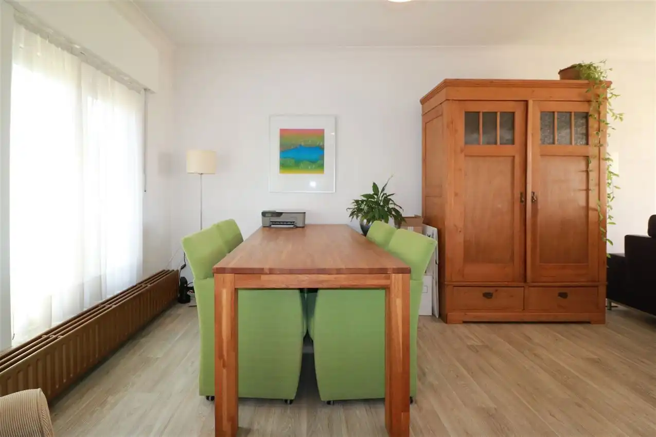 Gusting gelegen woning met 2 slpk, garage en tuin foto 8