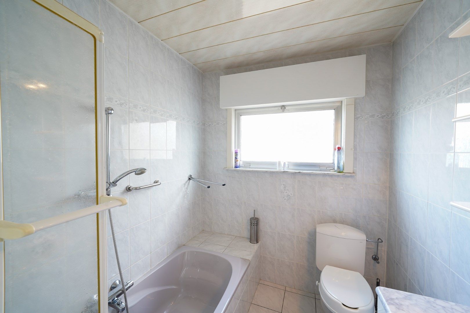 Ruime vrijstaande woning op een groot zonnig perceel!  foto 8