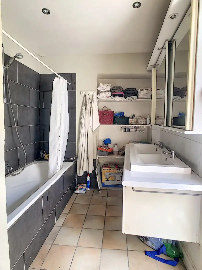 Charmante Te Renoveren Woning met Grote Tuin in Hartje Zoutleeuw  foto 7