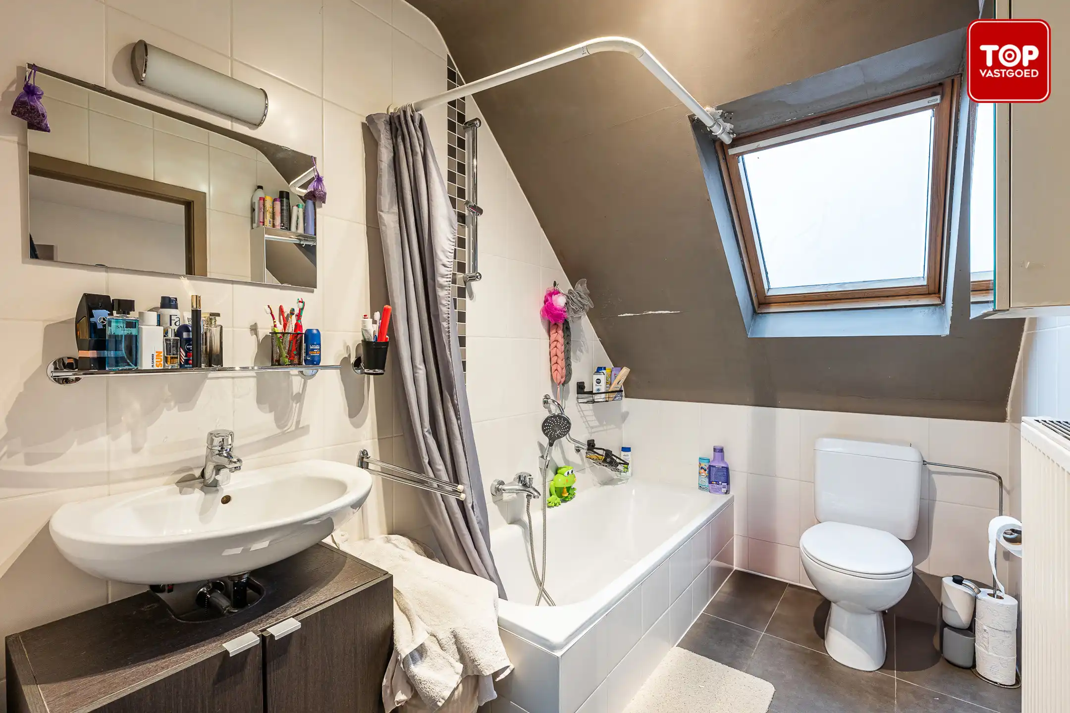 Instapklaar appartement (EPC B) met 2 slaapkamers en privatieve autostaanplaats.  foto 9