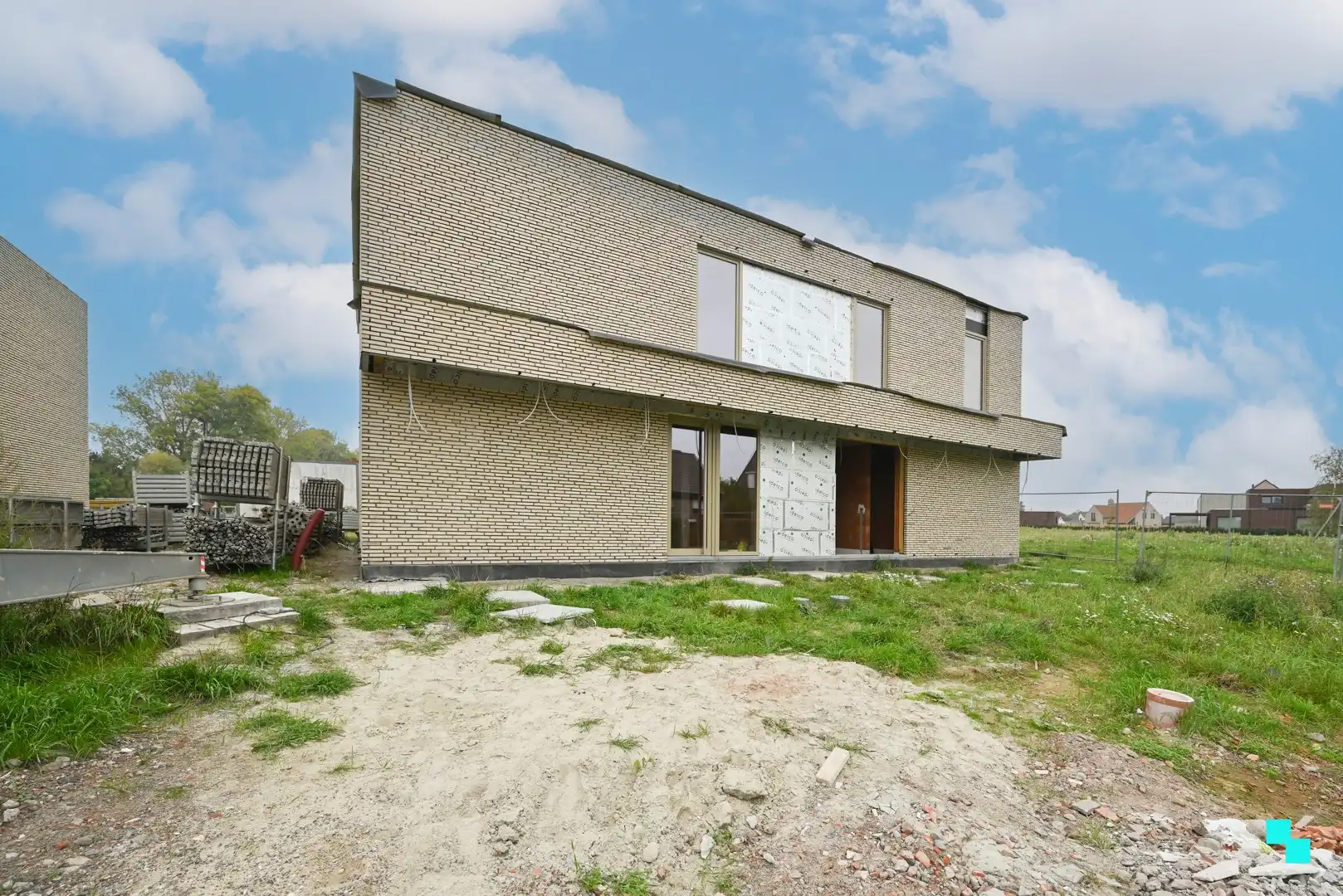 Halfopen nieuwbouwwoning met landelijke verzichten foto 7